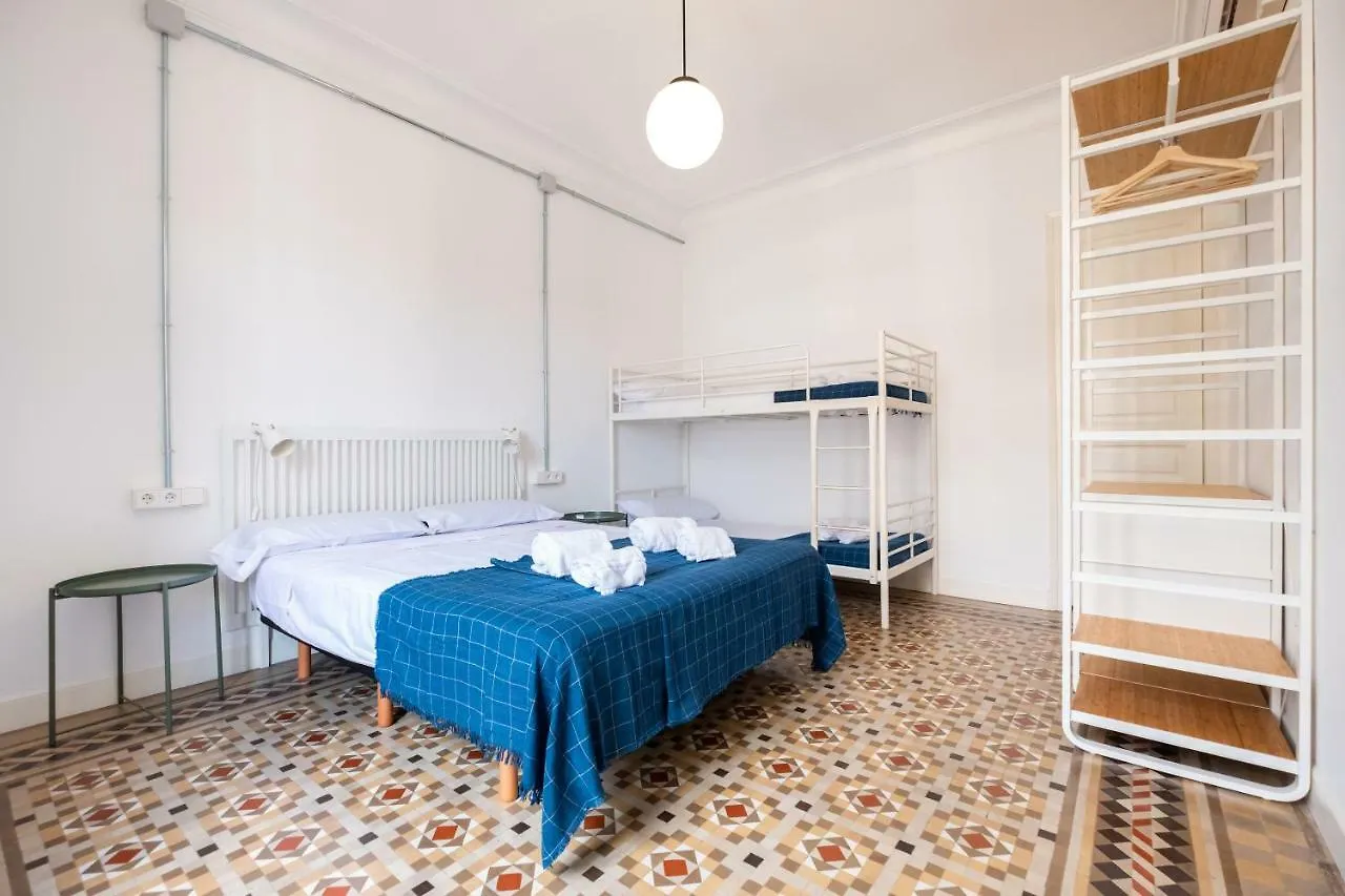 B32-Sunny And Modernist Apartment For Groups In Center Barcelona