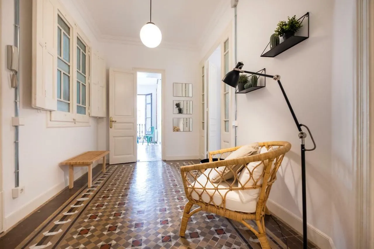 B32-Sunny And Modernist Apartment For Groups In Center Barcelona