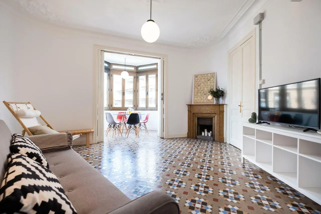 B32-Sunny And Modernist Apartment For Groups In Center contacts