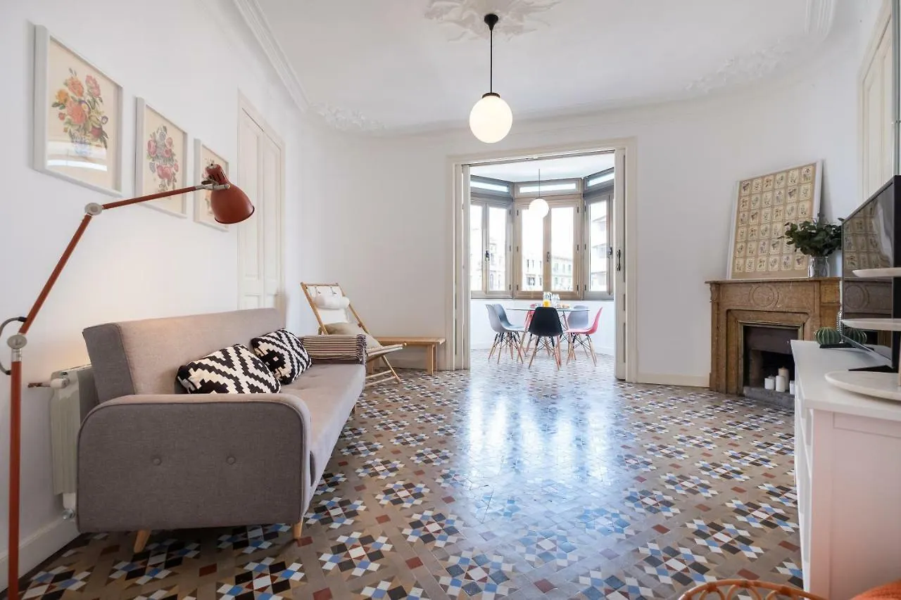 B32-Sunny And Modernist Apartment For Groups In Center Barcelona
