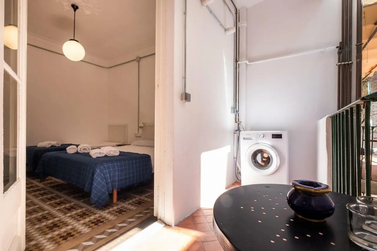 B32-Sunny And Modernist Apartment For Groups In Center Barcelona