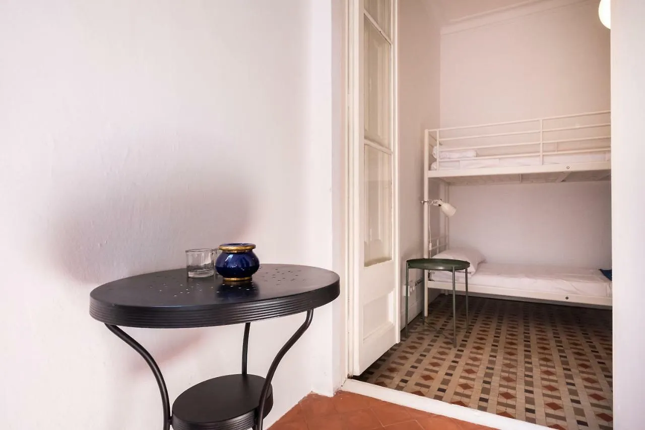 B32-Sunny And Modernist Apartment For Groups In Center Barcelona