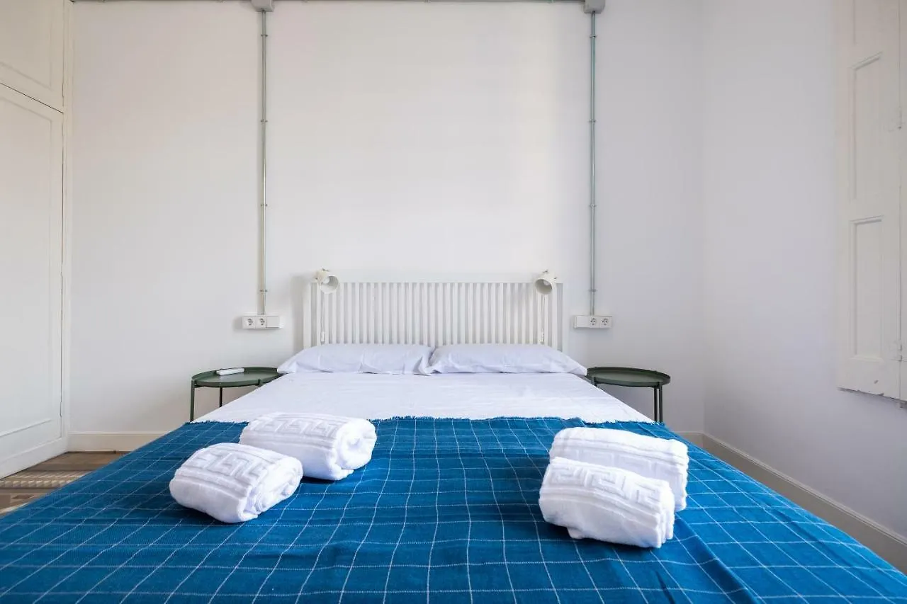 B32-Sunny And Modernist Apartment For Groups In Center Barcelona
