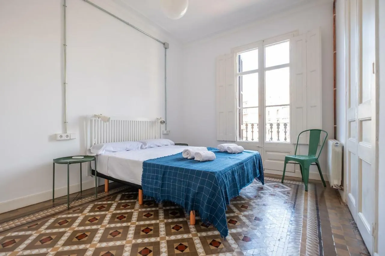 B32-Sunny And Modernist Apartment For Groups In Center Barcelona