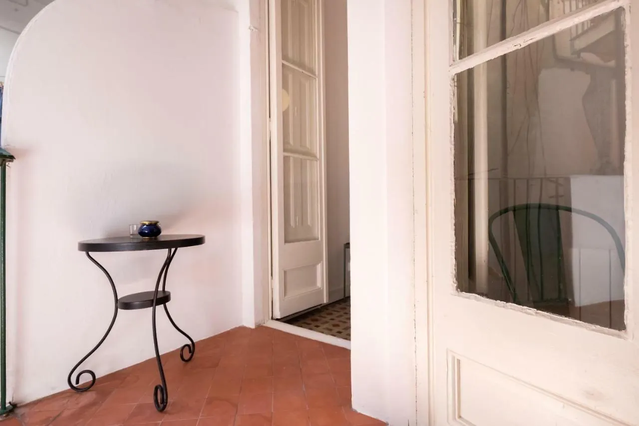 B32-Sunny And Modernist Apartment For Groups In Center Barcelona