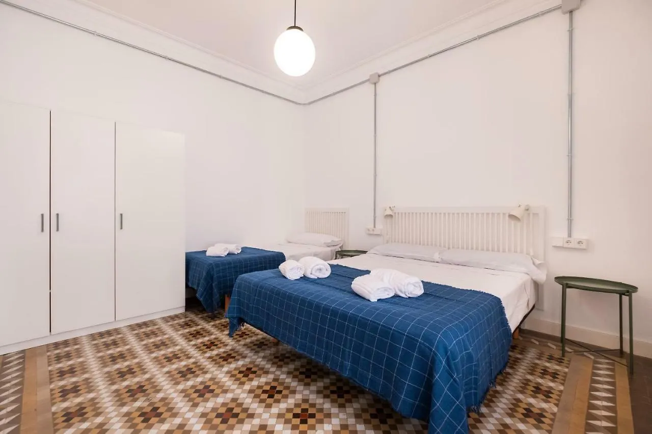 B32-Sunny And Modernist Apartment For Groups In Center Barcelona