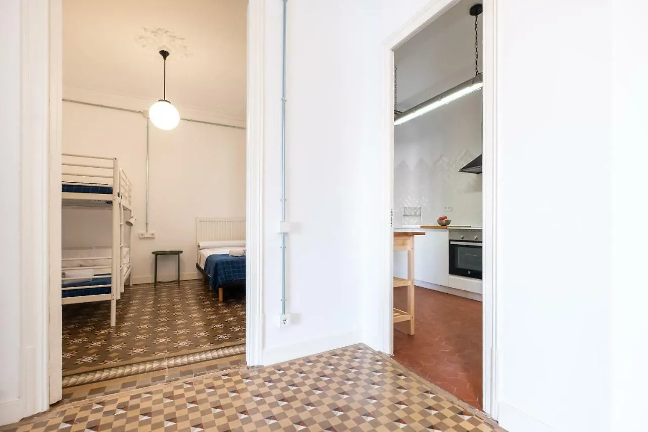 B32-Sunny And Modernist Apartment For Groups In Center Barcelona