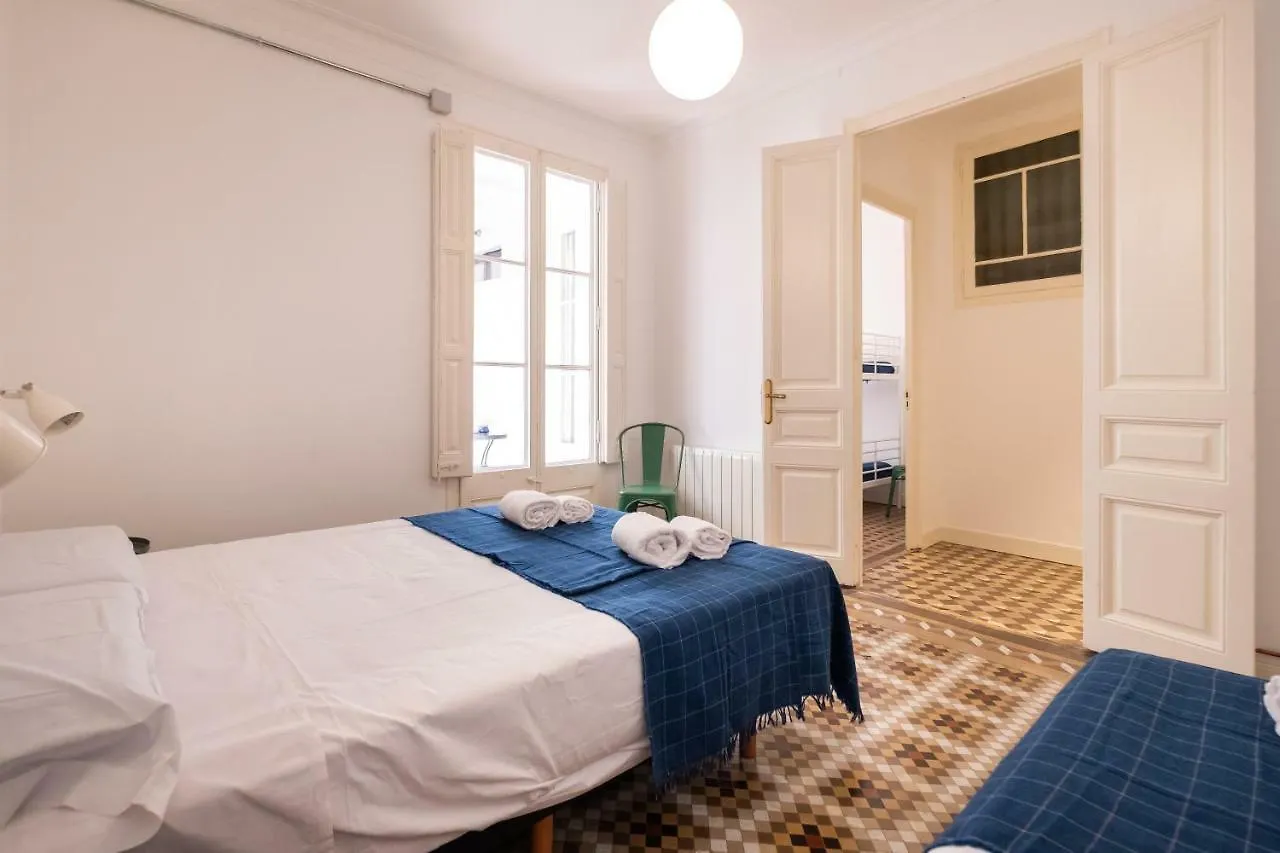 B32-Sunny And Modernist Apartment For Groups In Center Barcelona