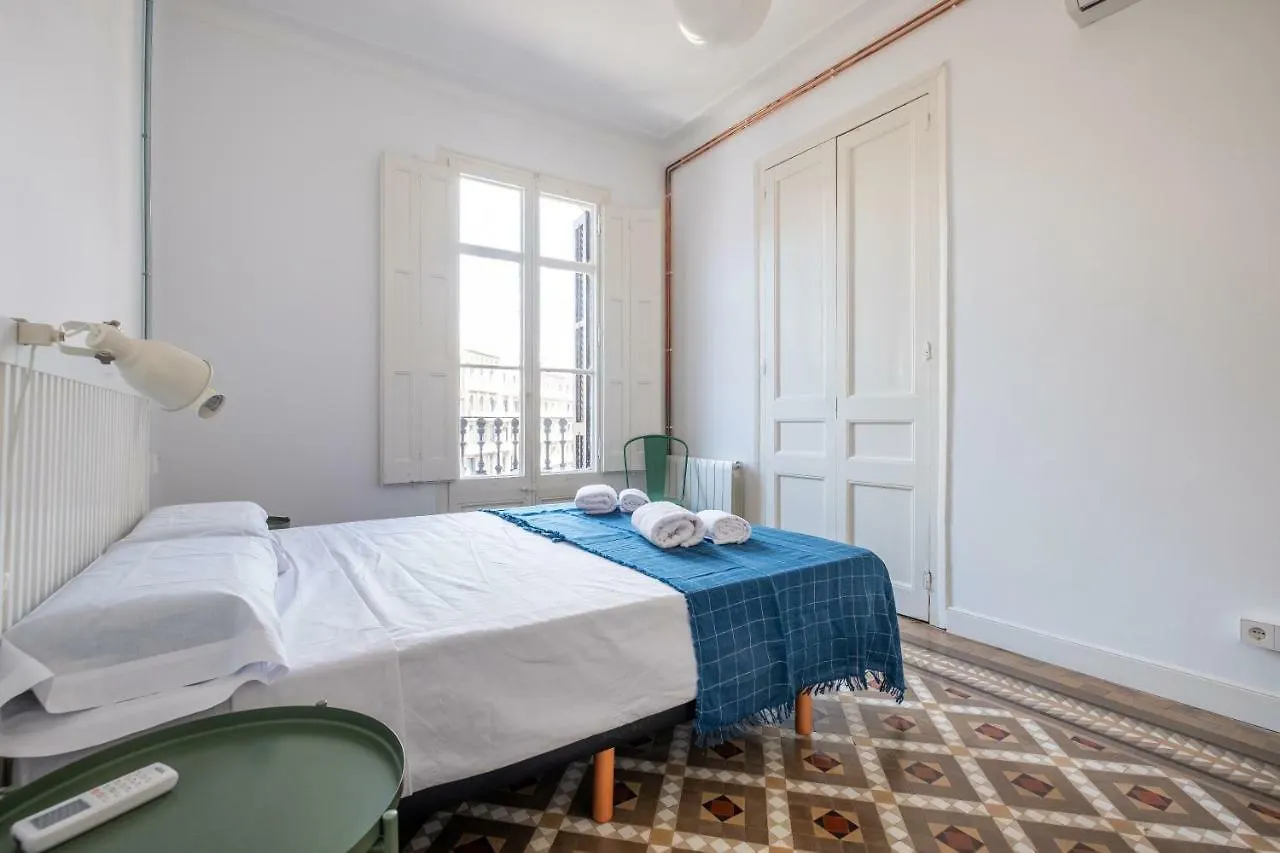 B32-Sunny And Modernist Apartment For Groups In Center Barcelona