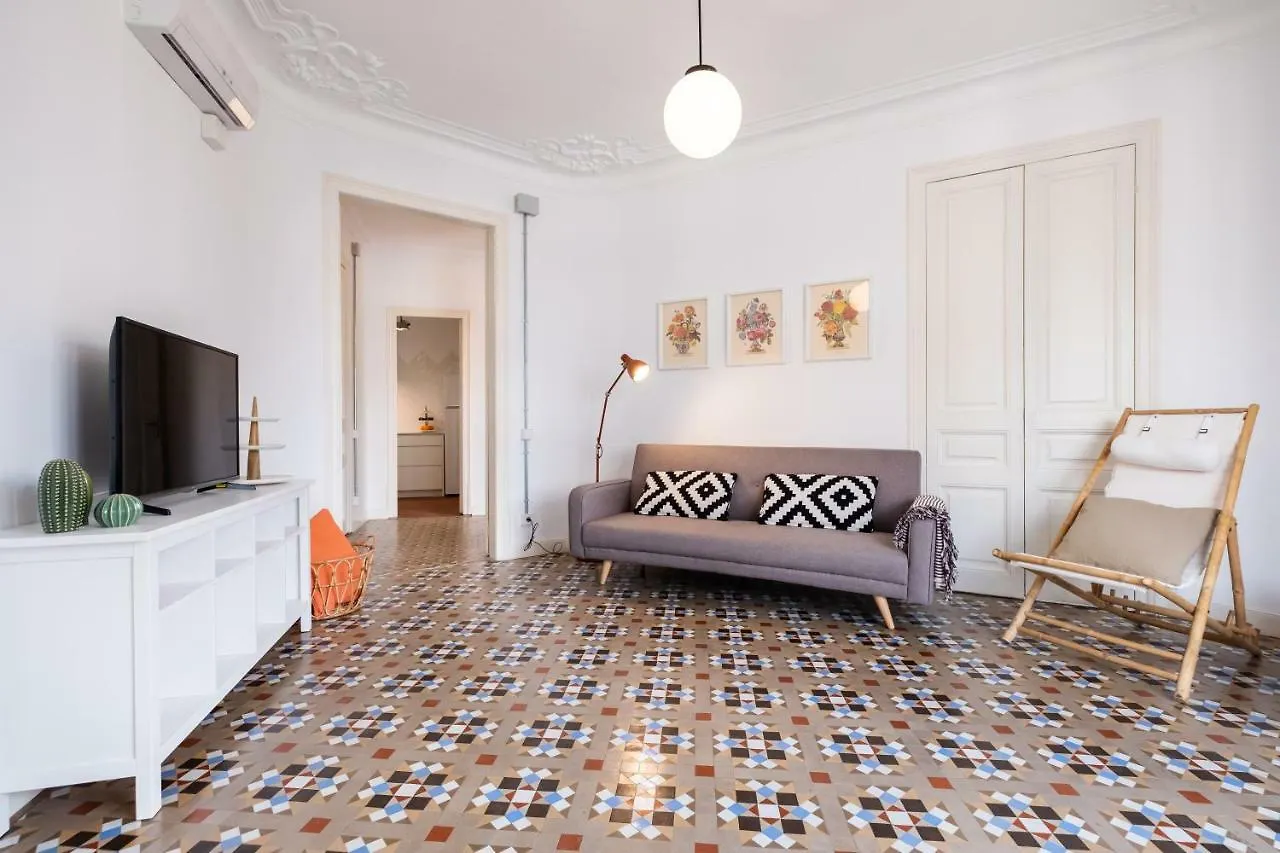 B32-Sunny And Modernist Apartment For Groups In Center Barcelona