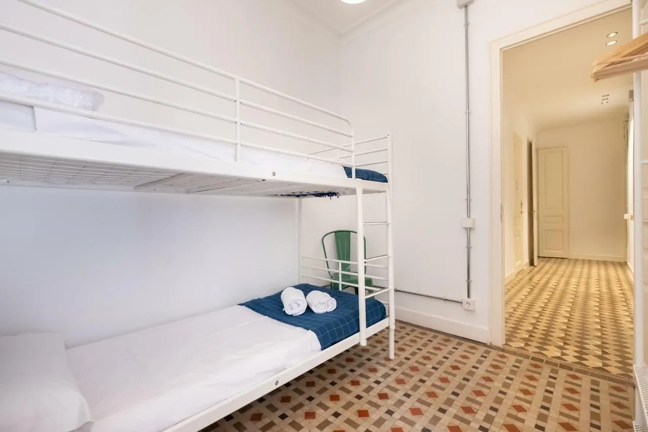 B32-Sunny And Modernist Apartment For Groups In Center Barcelona