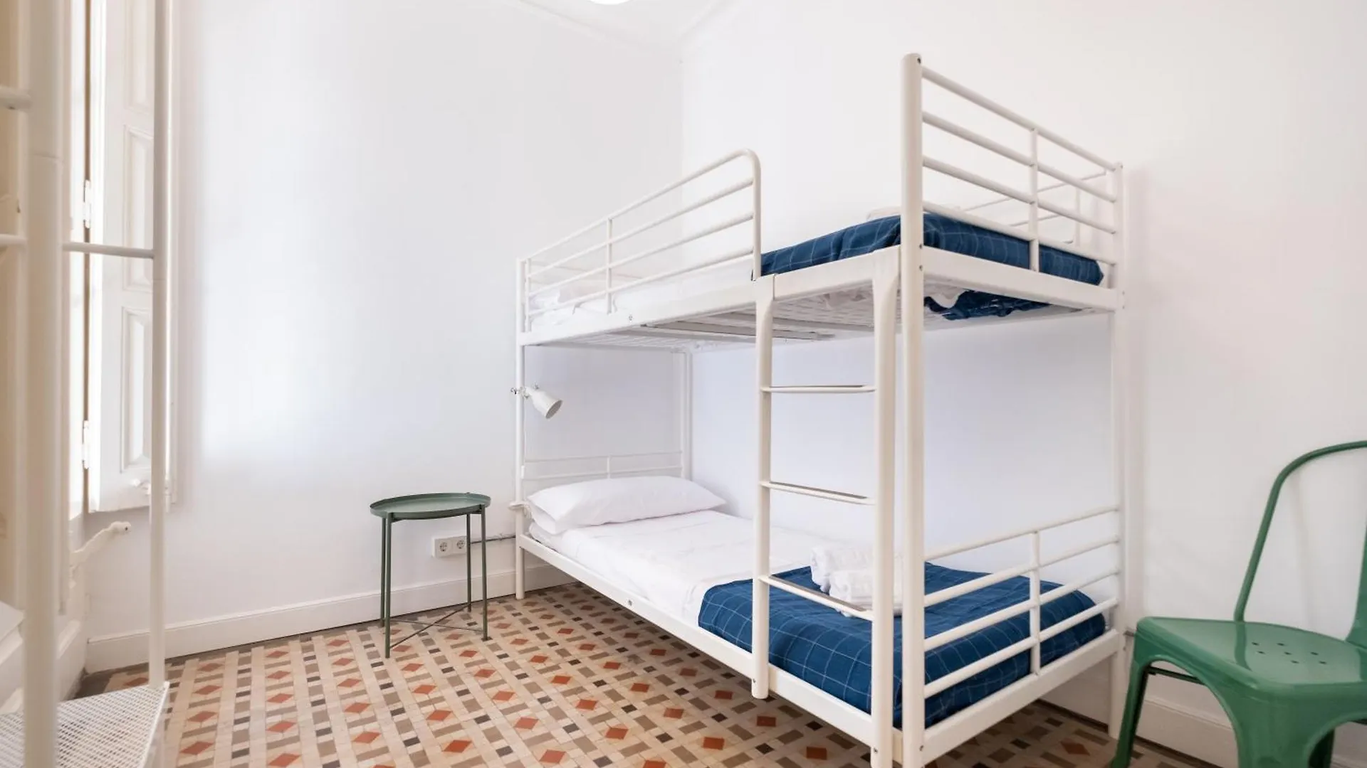 B32-Sunny And Modernist Apartment For Groups In Center Barcelona 0*,  Spain