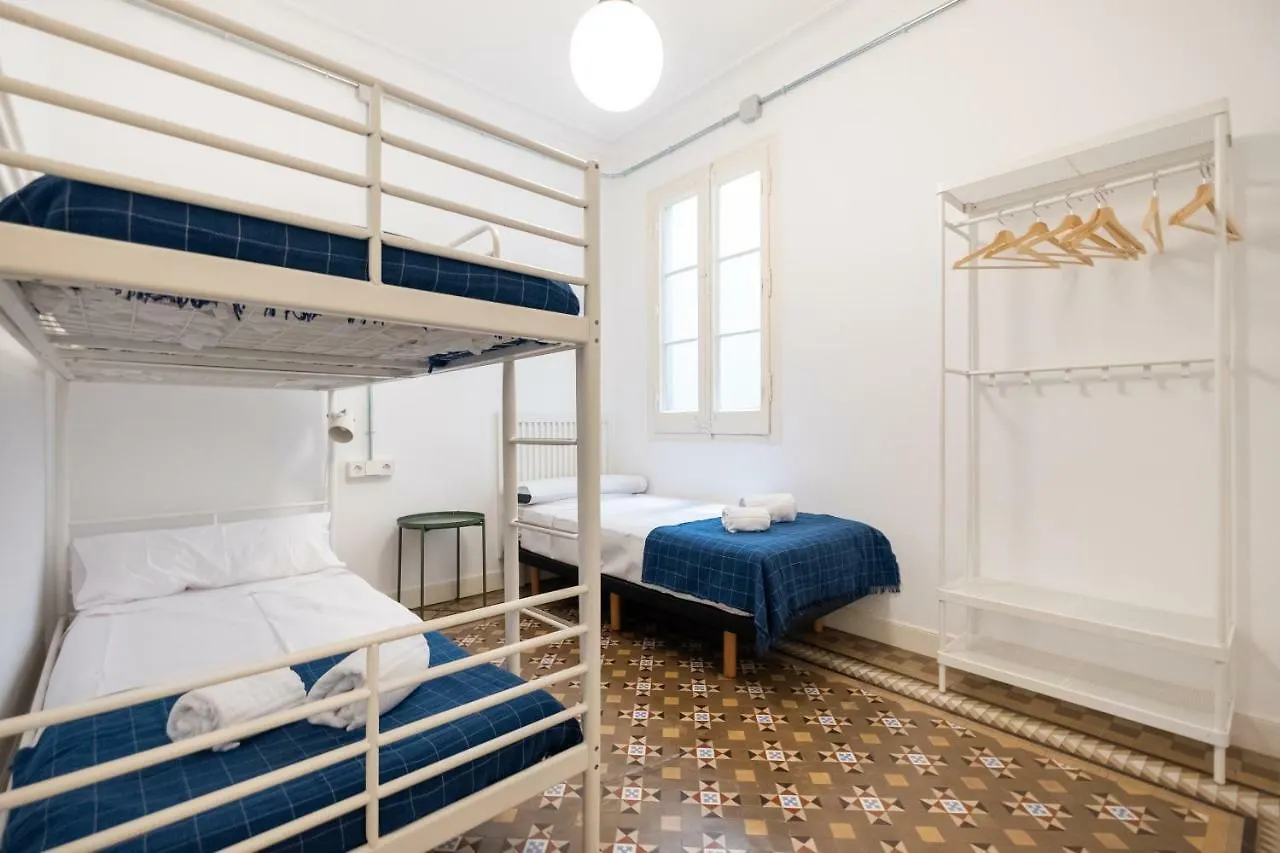 B32-Sunny And Modernist Apartment For Groups In Center Barcelona Spain